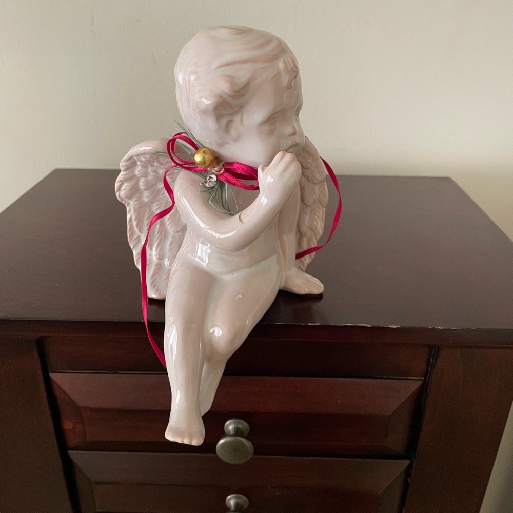 Angel shelf sitter in a soft pink glaze figurine is approximately 8” see photos - Picture 3 of 9